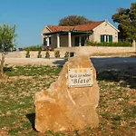 Blato Nyaraló Postira